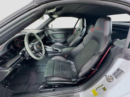 2023 Porsche 911 Carrera 4 GTS