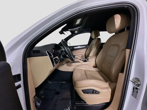 2023 Porsche Cayenne Platinum Edition