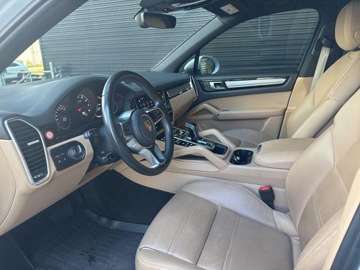 2023 Porsche Cayenne Platinum Edition