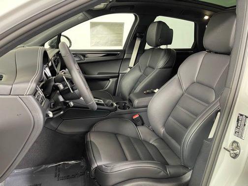 2025 Porsche Macan T