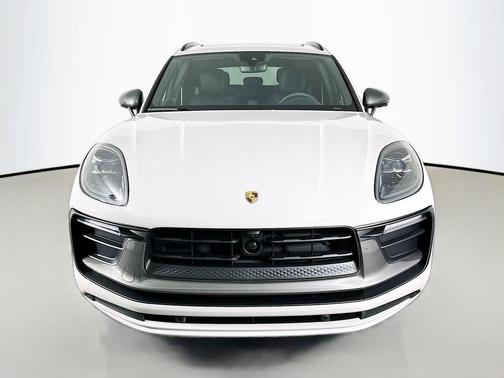 2025 Porsche Macan T