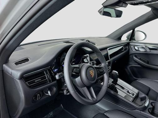 2025 Porsche Macan T