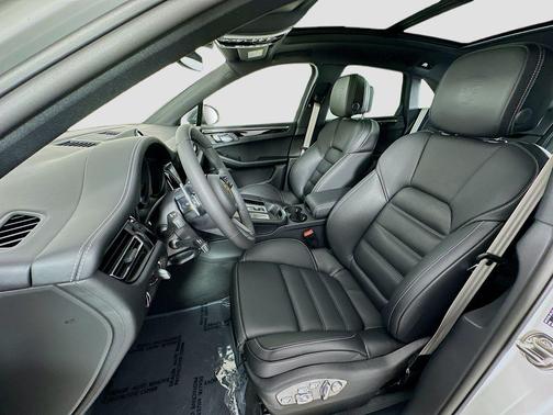 2025 Porsche Macan T