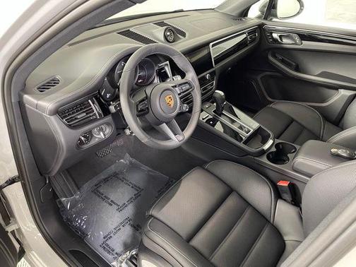 2025 Porsche Macan T