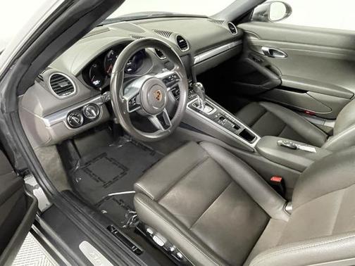 2023 Porsche 718 Boxster T