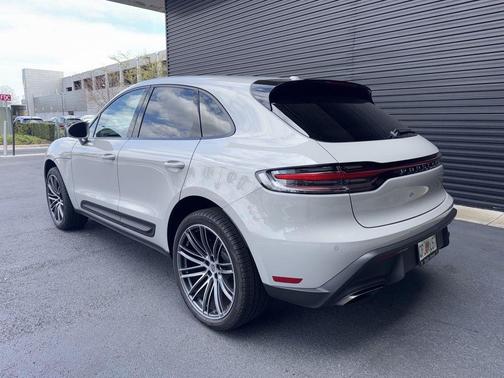 2025 Porsche Macan 