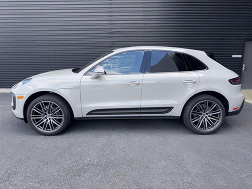 2025 Porsche Macan 