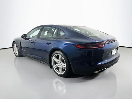 2018 Porsche Panamera 4