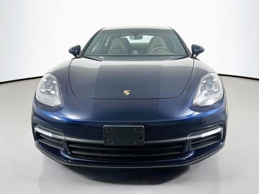 2018 Porsche Panamera 4