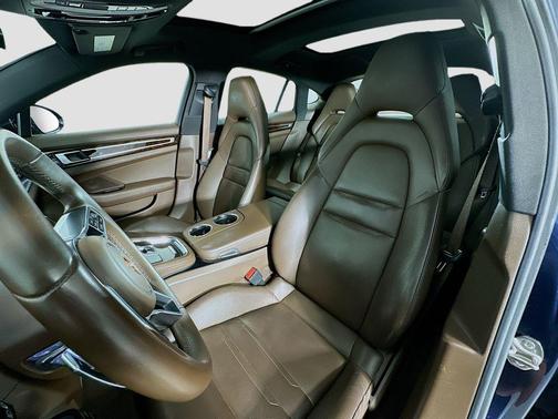 2018 Porsche Panamera 4