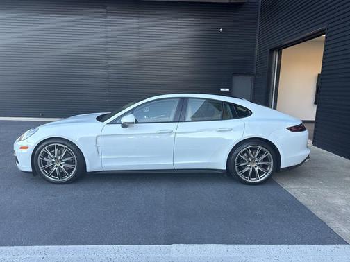 2018 Porsche Panamera 4
