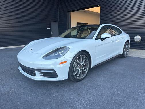 2018 Porsche Panamera 4