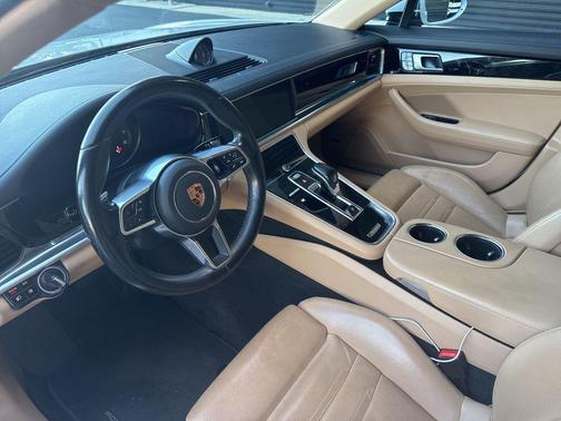 2018 Porsche Panamera 4