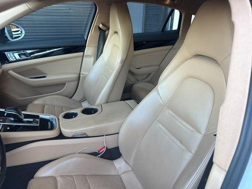 2018 Porsche Panamera 4