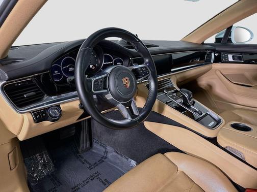 2018 Porsche Panamera 4