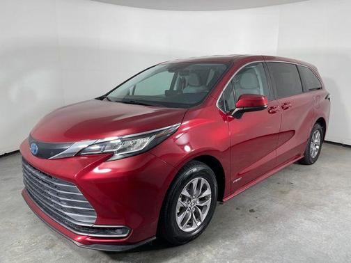 2021 Toyota Sienna LE
