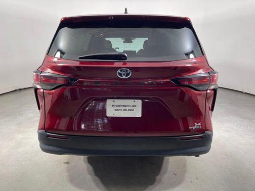 2021 Toyota Sienna LE