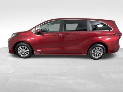 2021 Toyota Sienna LE