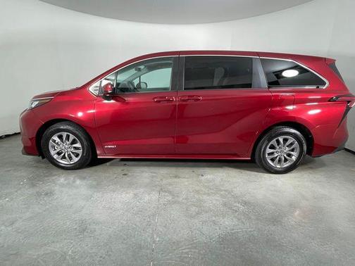 2021 Toyota Sienna LE