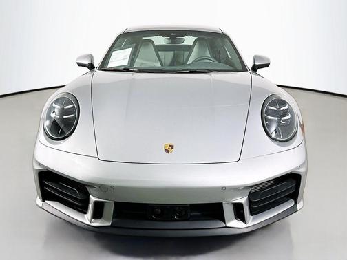 2025 Porsche 911 Carrera