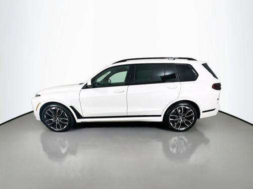 Mineral White Metallic 2023 BMW X7 xDrive40i