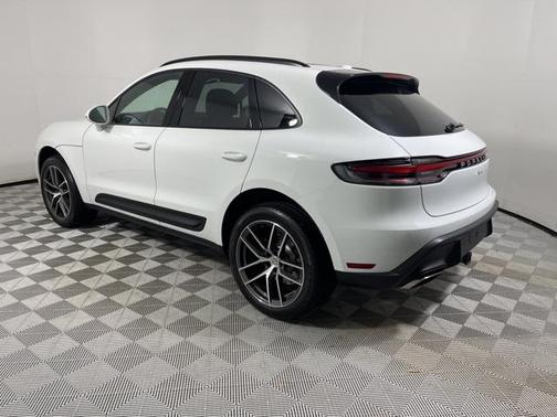 2025 Porsche Macan Base