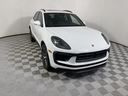 2025 Porsche Macan Base