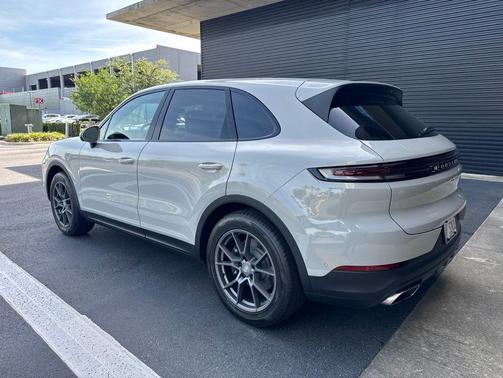 Chalk 2024 Porsche Cayenne Cayenne