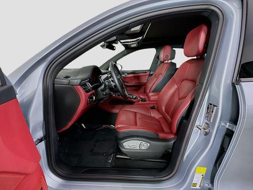 Dolomite Silver Metallic 2023 Porsche Macan Macan