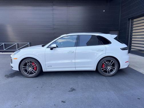 2022 Porsche Cayenne GTS