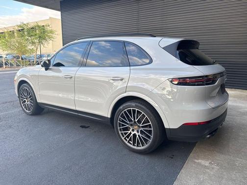 2023 Porsche Cayenne Platinum Edition