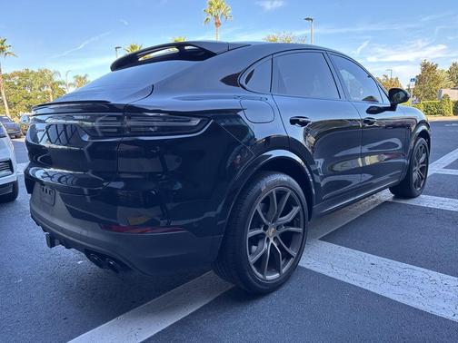 2023 Porsche Cayenne Platinum Edition