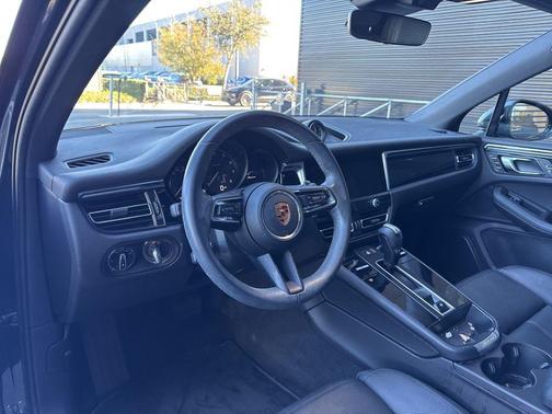 2023 Porsche Macan 