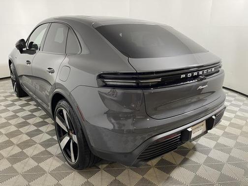 2025 Porsche Macan RWD