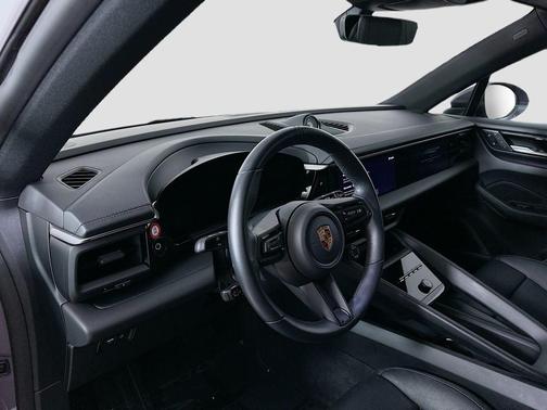 2025 Porsche Macan 4