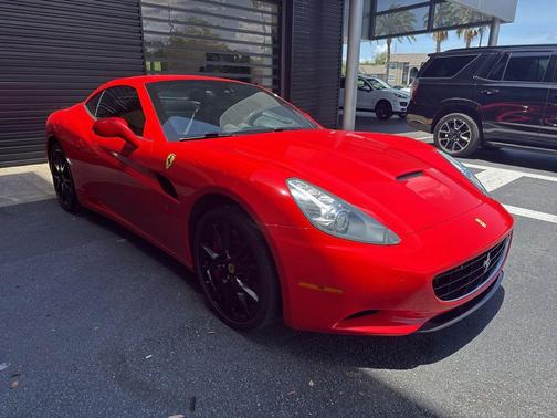 Nero 2012 Ferrari California Base