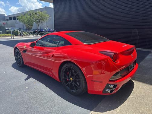 Nero 2012 Ferrari California Base