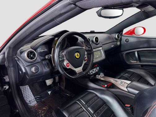Nero 2012 Ferrari California Base