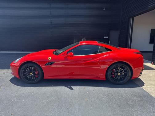Nero 2012 Ferrari California Base