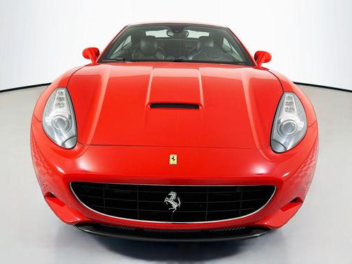 Nero 2012 Ferrari California Base