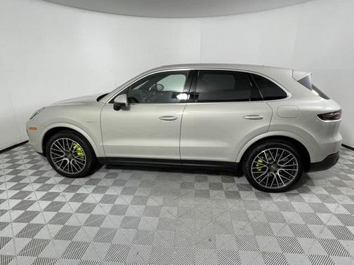 2023 Porsche Cayenne E-Hybrid S