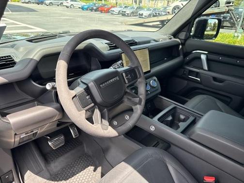 2023 Land Rover Defender 110 V8