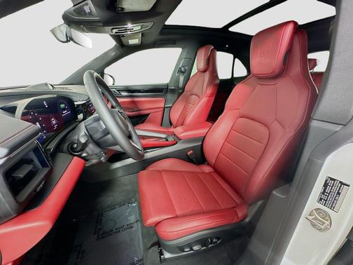 2025 Porsche Macan 4S