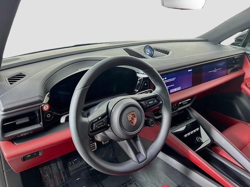 2025 Porsche Macan 4S
