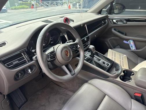 2023 Porsche Macan Base