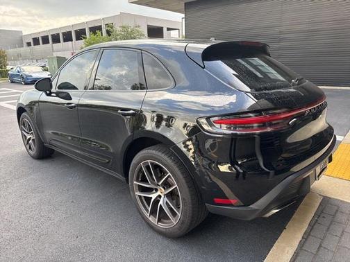 2023 Porsche Macan Base