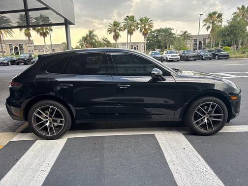 2023 Porsche Macan Base