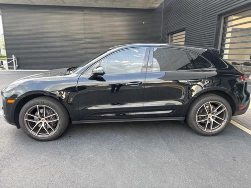 2023 Porsche Macan Base