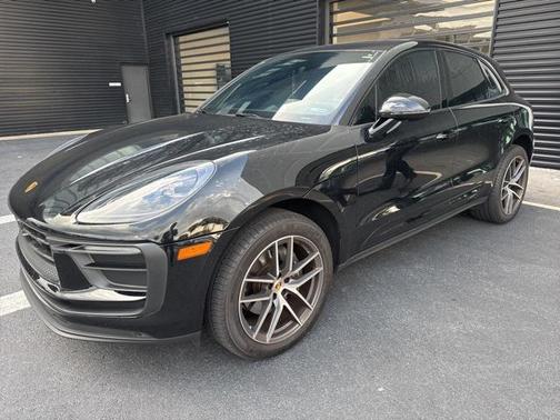 2023 Porsche Macan Base