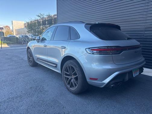 2023 Porsche Macan T